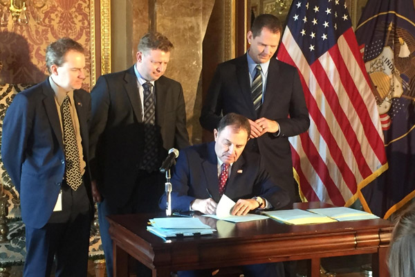 Gov. Herbert Signs Bills that Cut State Regulations